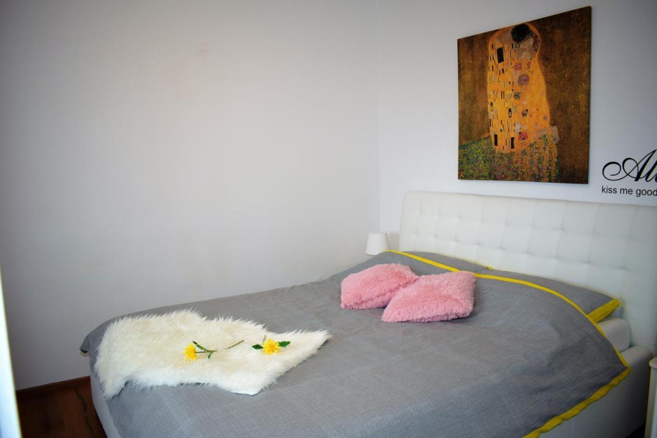 Apartment Trixi Pula Exterior photo